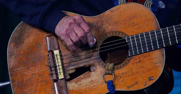 WillieNelson_TriggerFB2.658e65f41aebcd149041b12da7c1972d